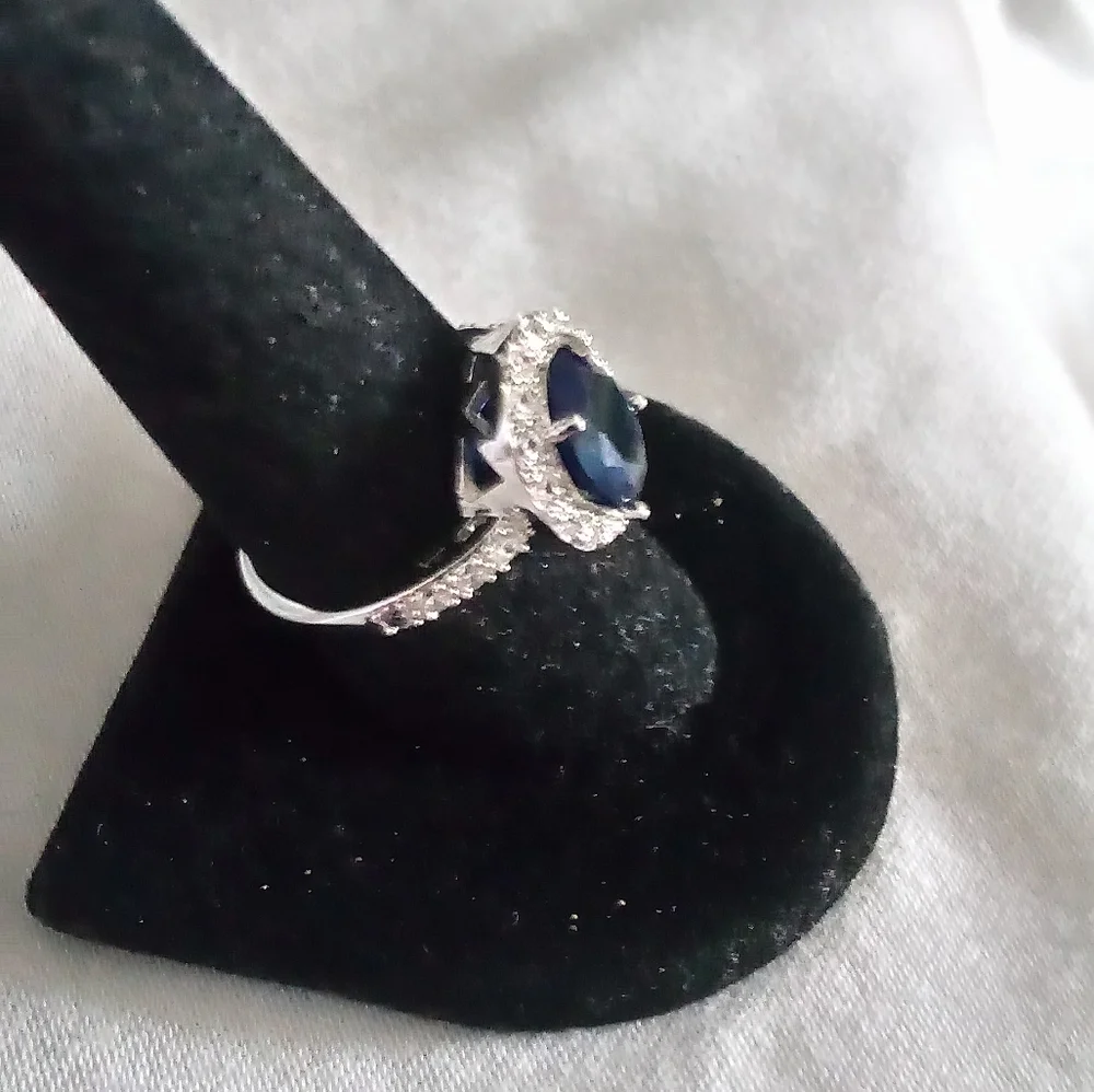 Petite 2ct sapphire cocktail ring Size 8 - Picture 3 of 6